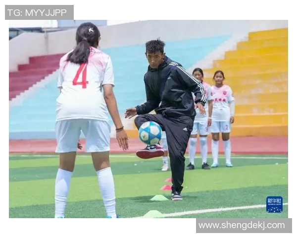 教练接足球的技巧与训练方法分享助你提升足球水平