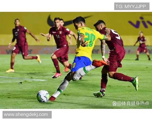 女警足球：展现女性力量与团队精神的绿茵场上风采