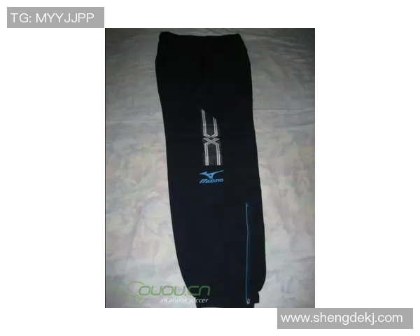 时尚运动风足球训练裤图片大全展示助你选择合适的训练装备