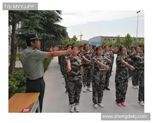 阁楼上的足球梦：在狭小空间里追逐激情与快乐的青春故事